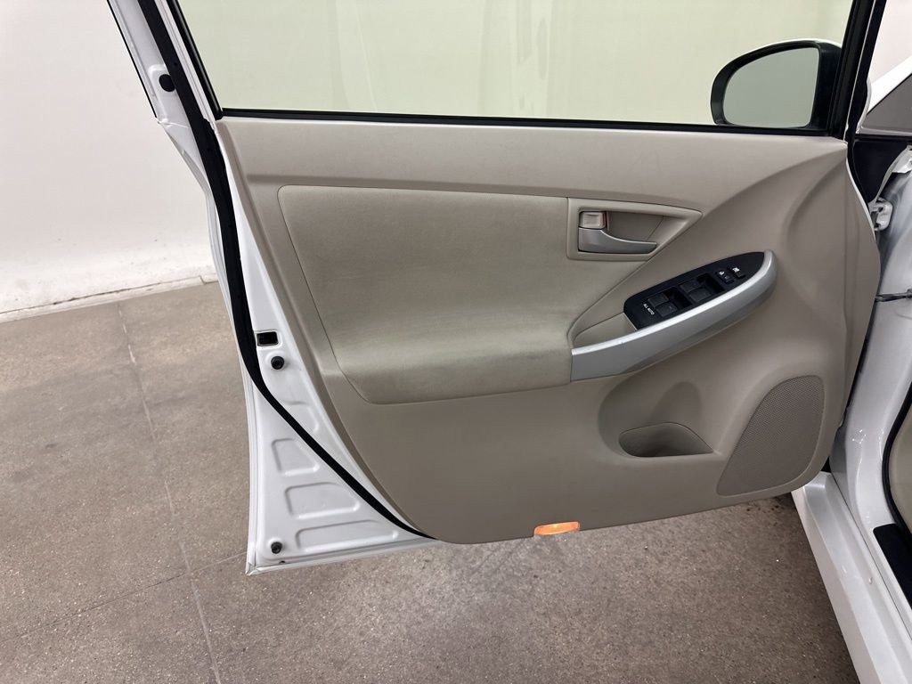 Used 2014 Toyota Prius Two image 31