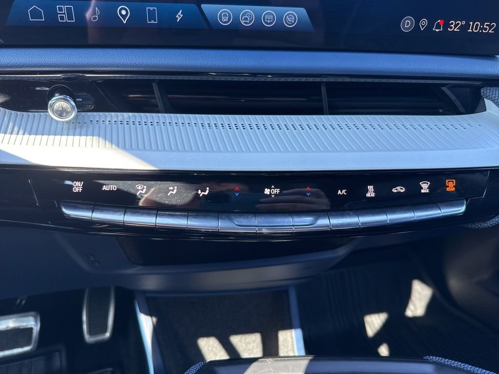 Used 2025 Cadillac Optiq Sport 2 image 21