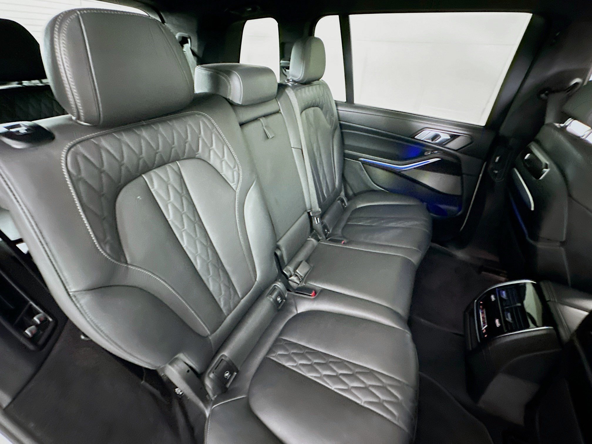 Used 2025 BMW X7 M60i AWD/4WD image 29
