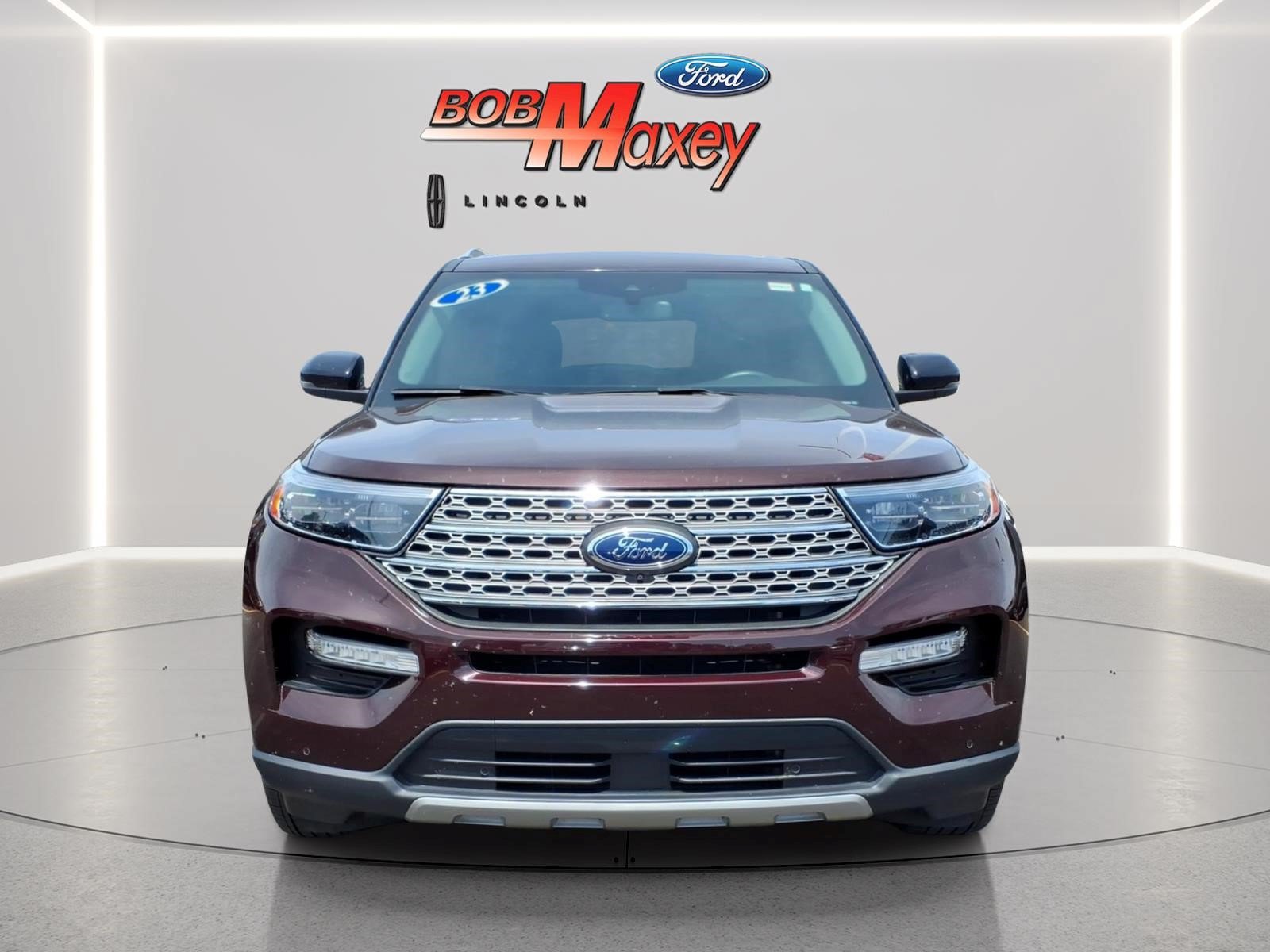 Used 2023 Ford Explorer Limited w/ Equipment Group 301A AWD/4WD image 2