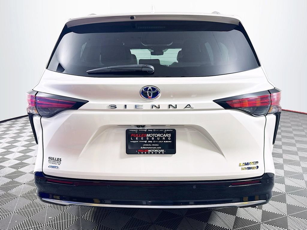 Used 2021 Toyota Sienna Limited image 6