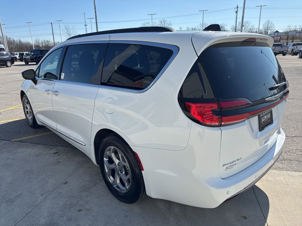 Used 2023 Chrysler Pacifica Limited image 5