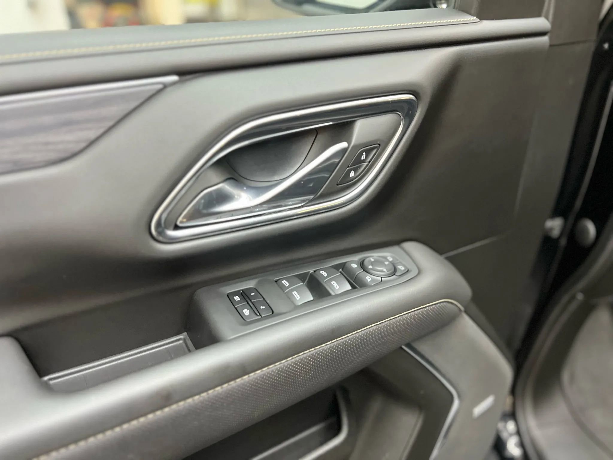 Used 2023 GMC Yukon SLT w/ SLT Premium Package image 22