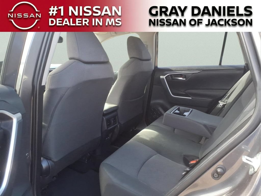 Used 2019 Toyota RAV4 XLE FWD image 27