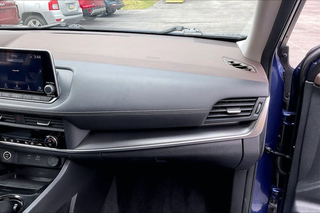 Used 2023 Nissan Rogue SV image 15