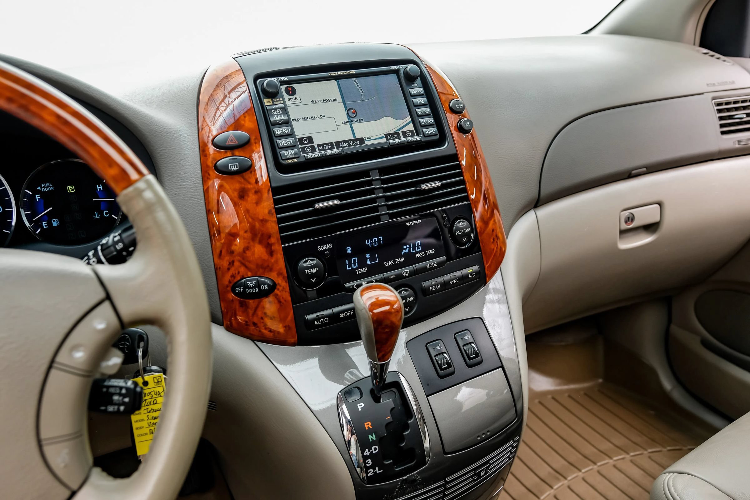 Used 2010 Toyota Sienna XLE Limited FWD image 31