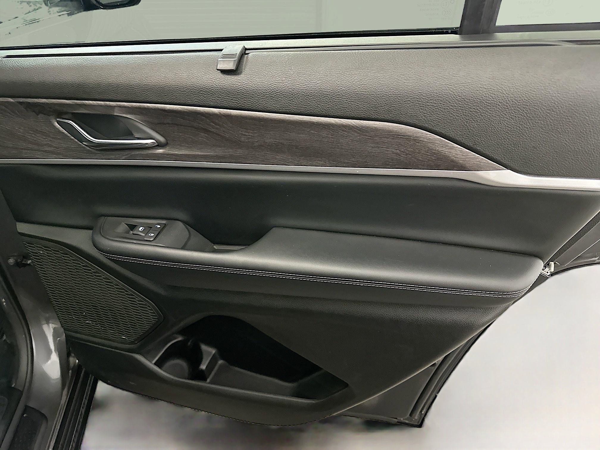 Used 2024 Jeep Grand Cherokee L Limited w/ Luxury Tech Group II image 34