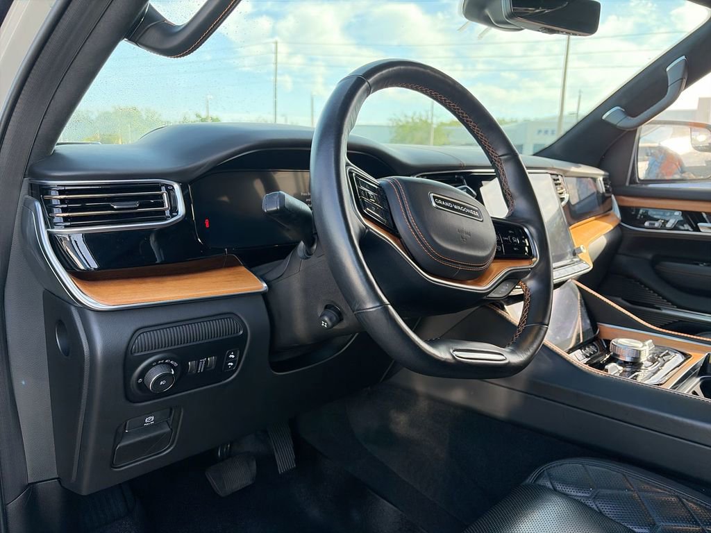 Used 2022 Jeep Grand Wagoneer Series III w/ Rear Seat Video Group 1 AWD/4WD image 17