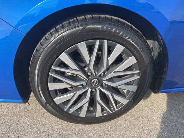 Used 2025 Nissan Altima 2.5 SV FWD image 9