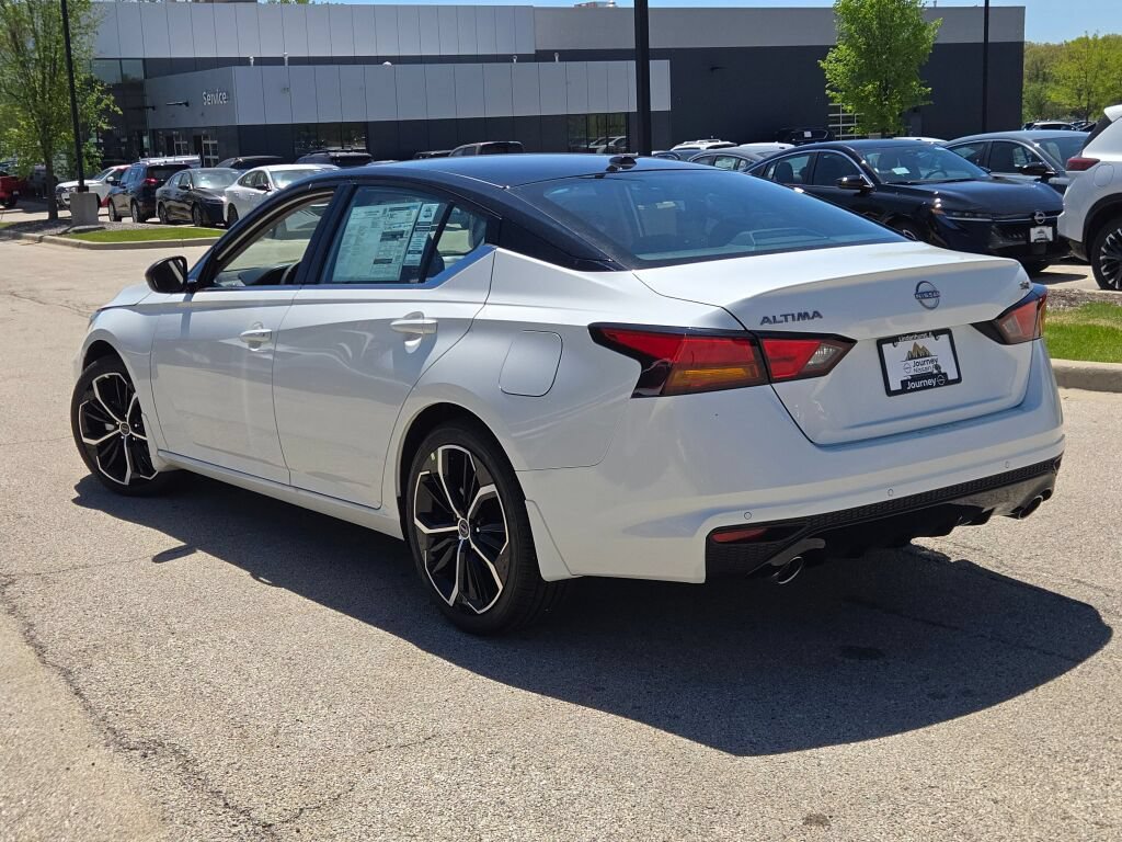 New 2026 Nissan Altima 2.5 SR FWD image 13