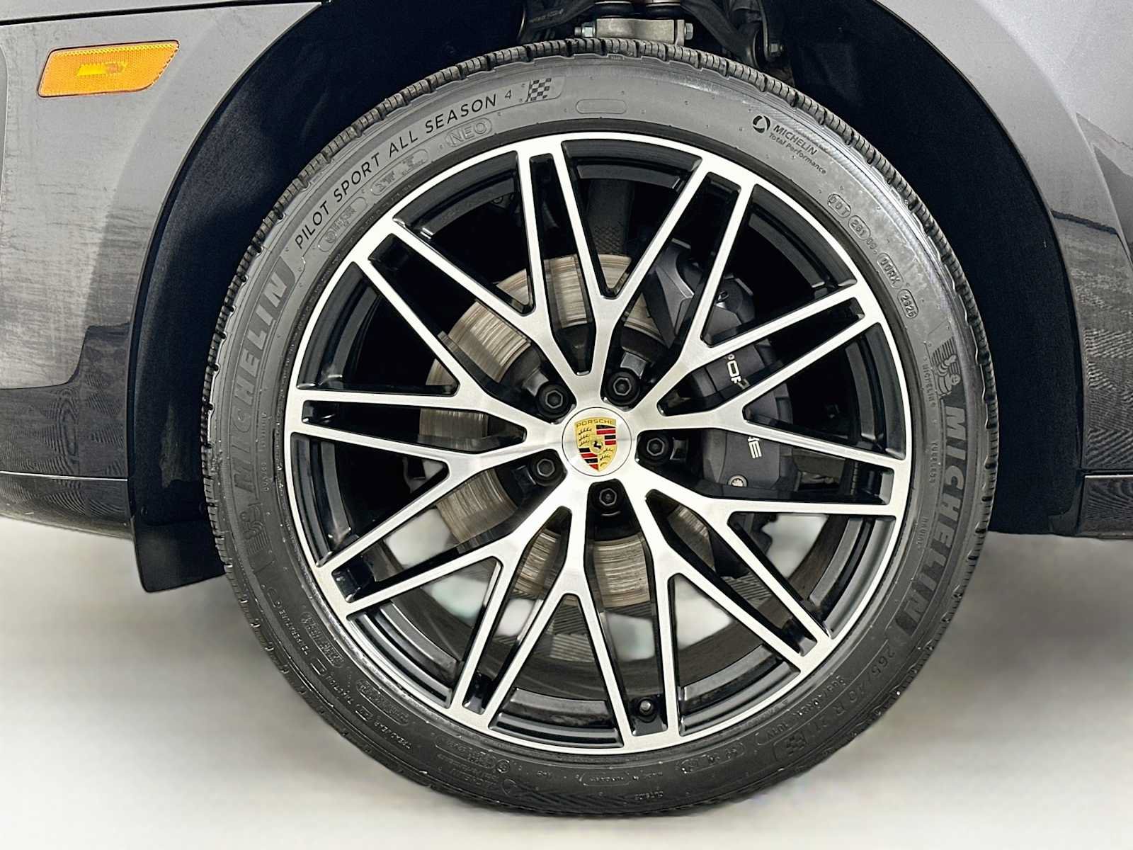Certified 2026 Porsche Macan AWD/4WD image 32