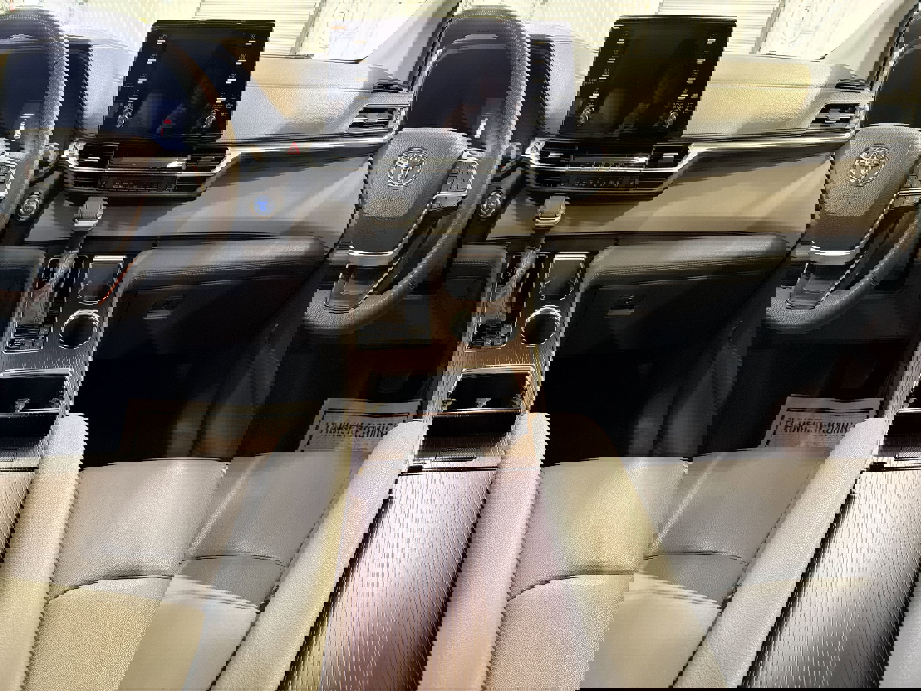 Used 2023 Toyota Sienna XLE image 21