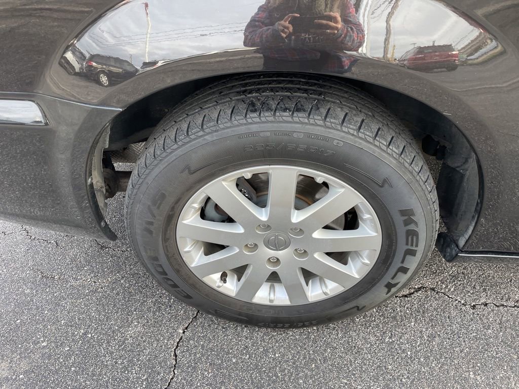 Used 2014 Chrysler Town & Country Touring image 10