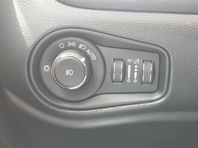Used 2021 Jeep Renegade Latitude w/ Convenience Group AWD/4WD image 24