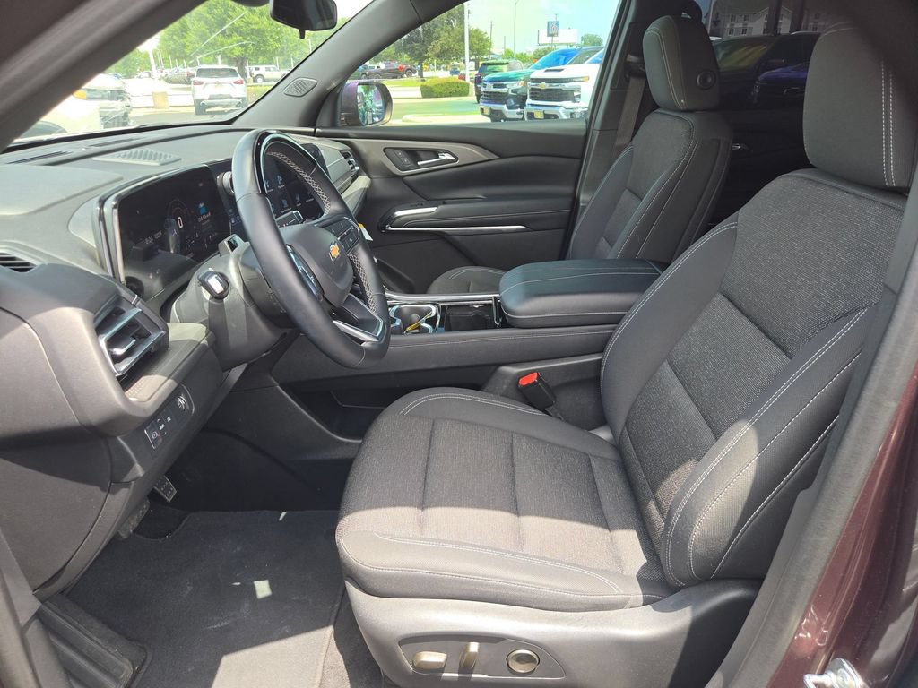 Used 2024 Chevrolet Traverse LT w/ Enhanced Driving Package FWD image 3
