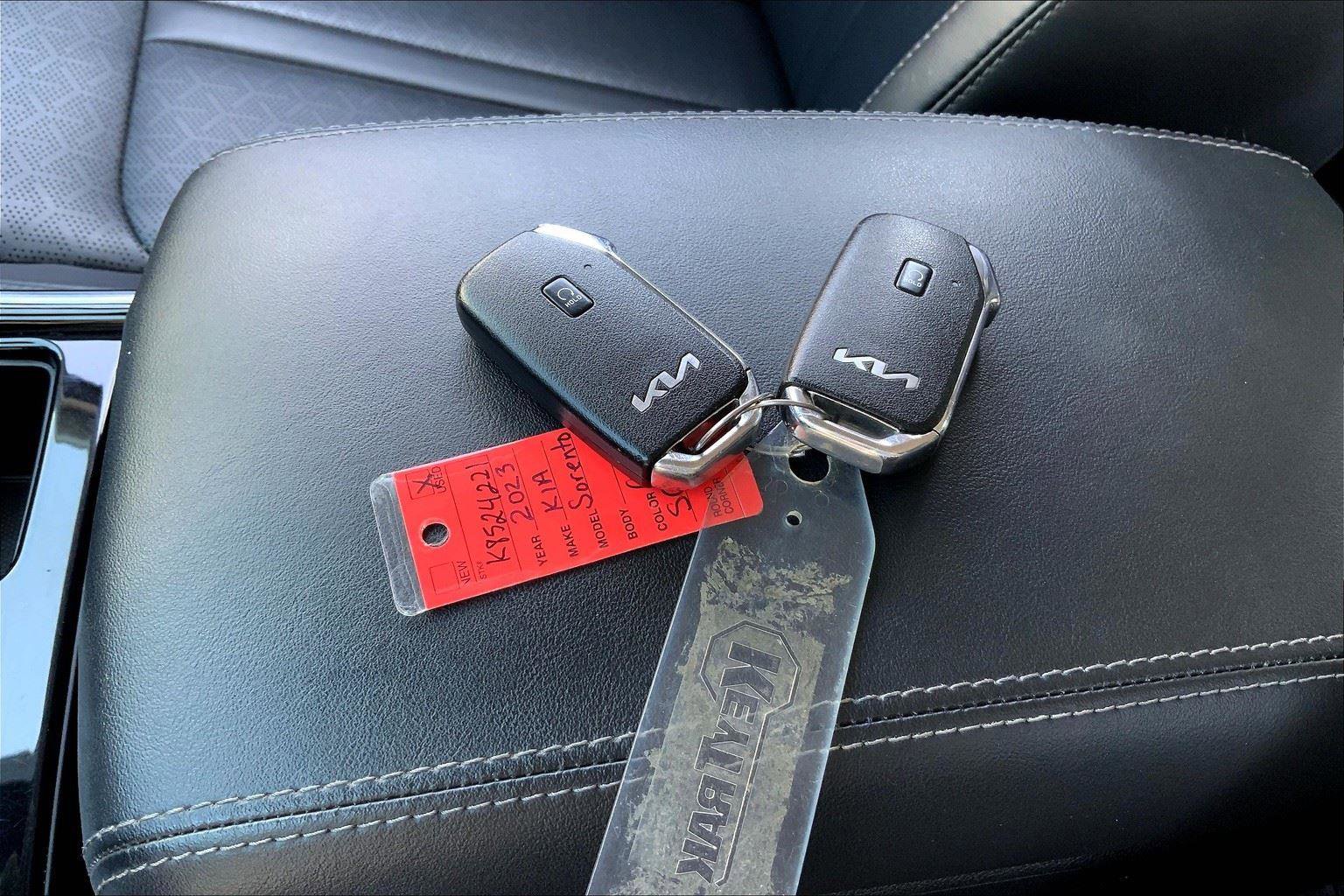 Used 2023 Kia Sorento SX image 12