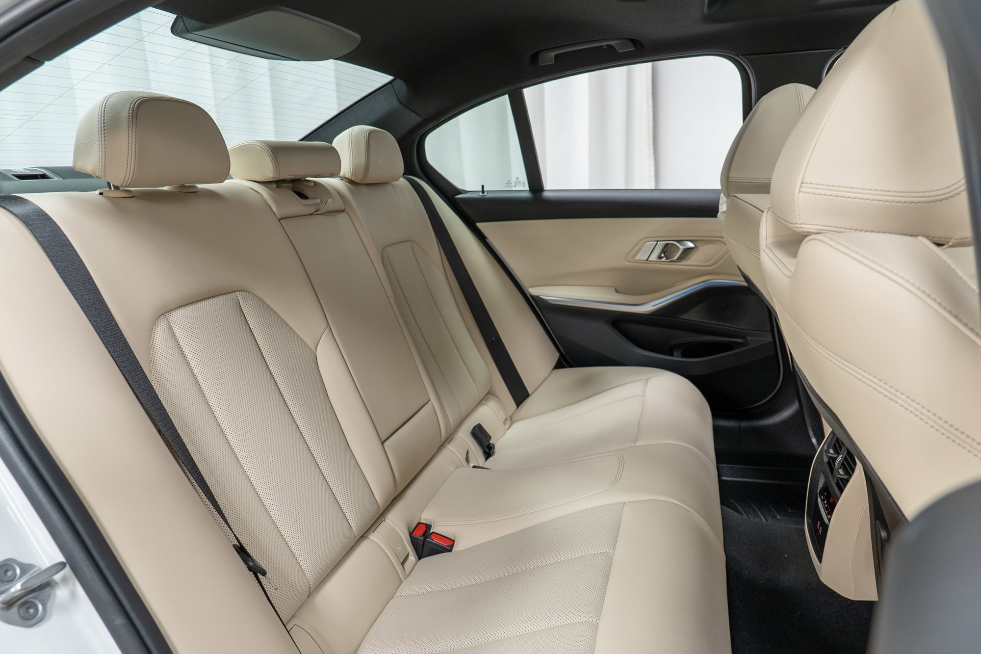 Certified 2023 BMW 330i xDrive Sedan w/ Premium Package image 24