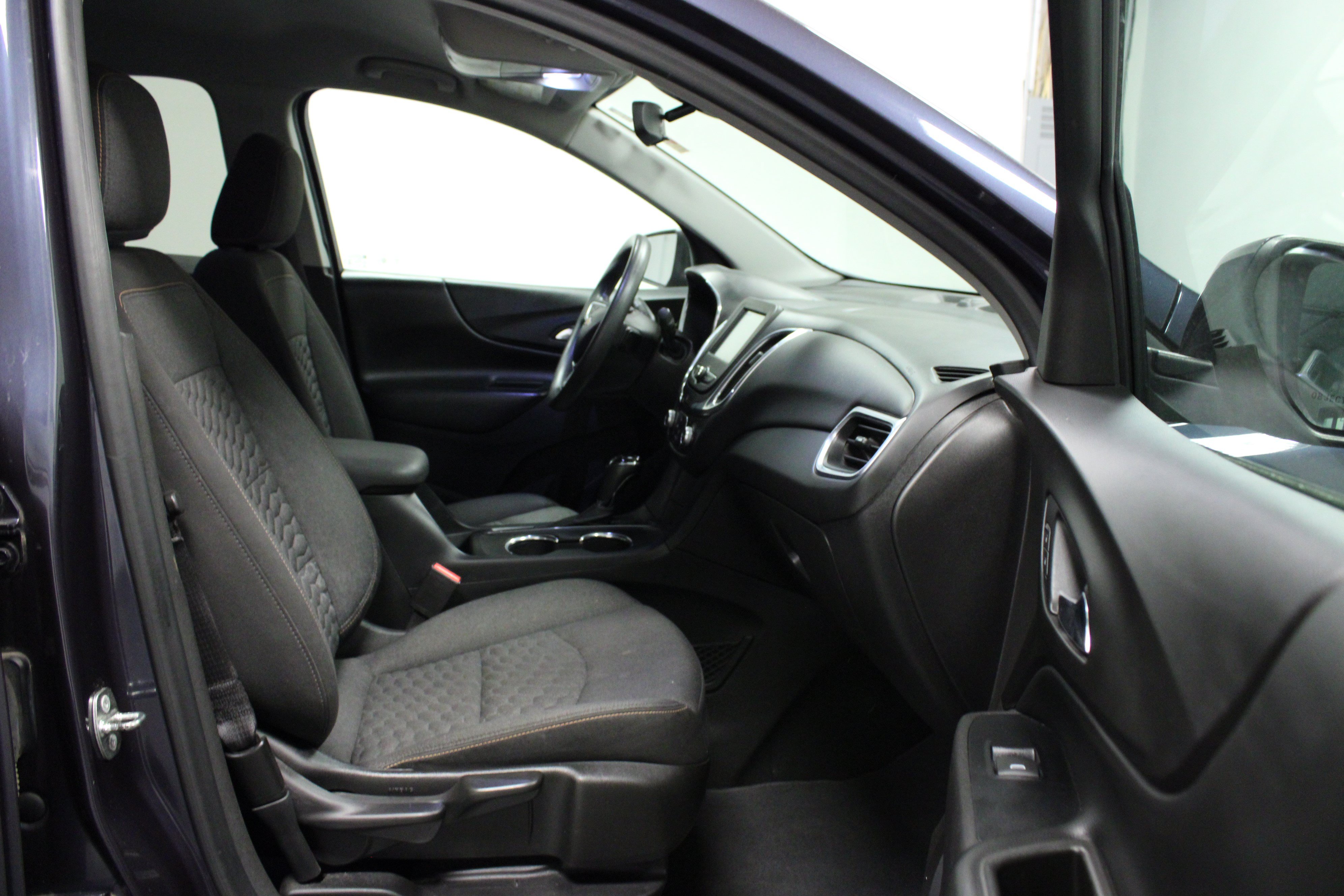 Used 2018 Chevrolet Equinox LT AWD/4WD image 16