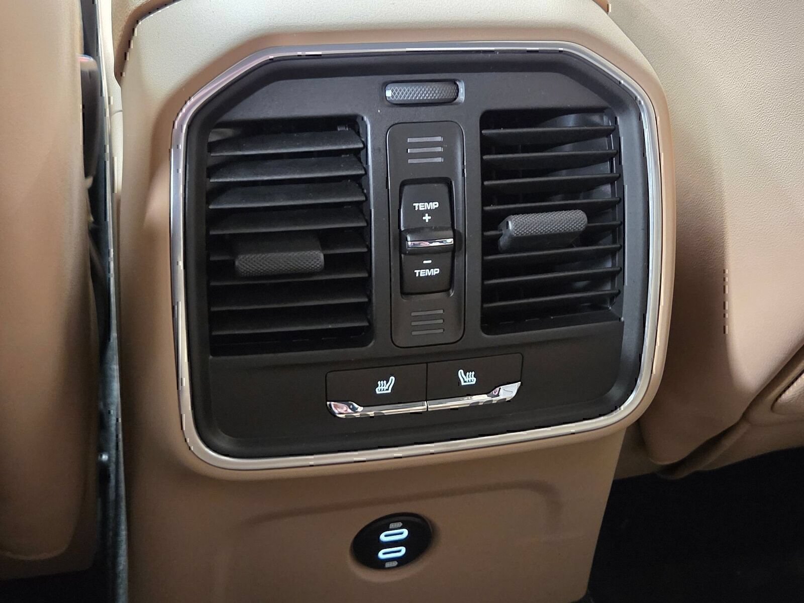 Certified 2026 Porsche Macan AWD/4WD image 12