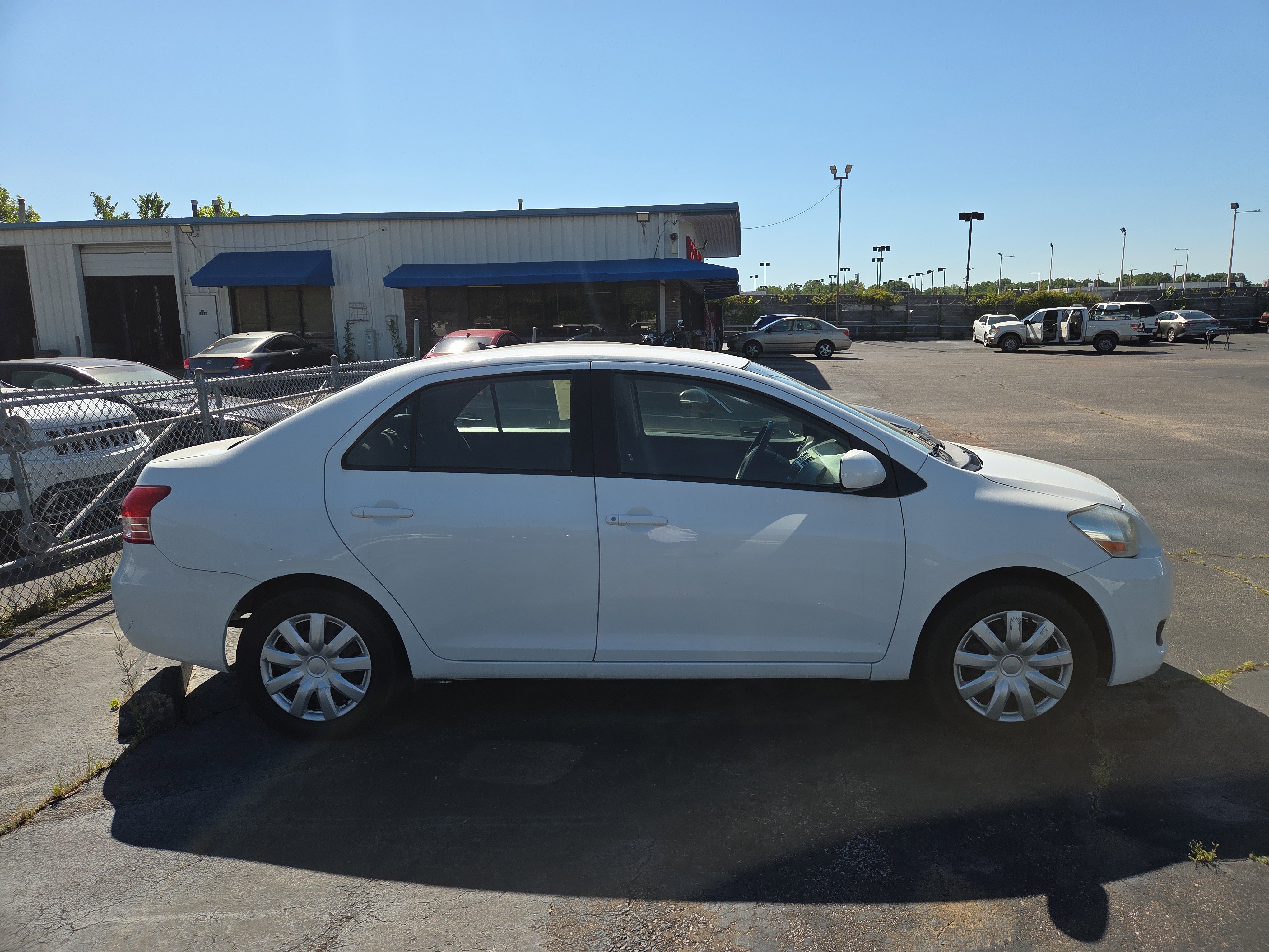 Used 2012 Toyota Yaris Sedan FWD image 4