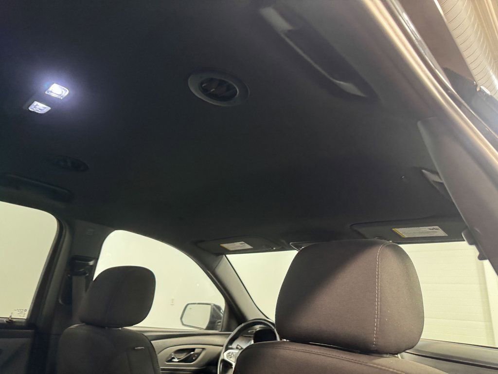 Used 2023 Chevrolet Traverse LT image 21
