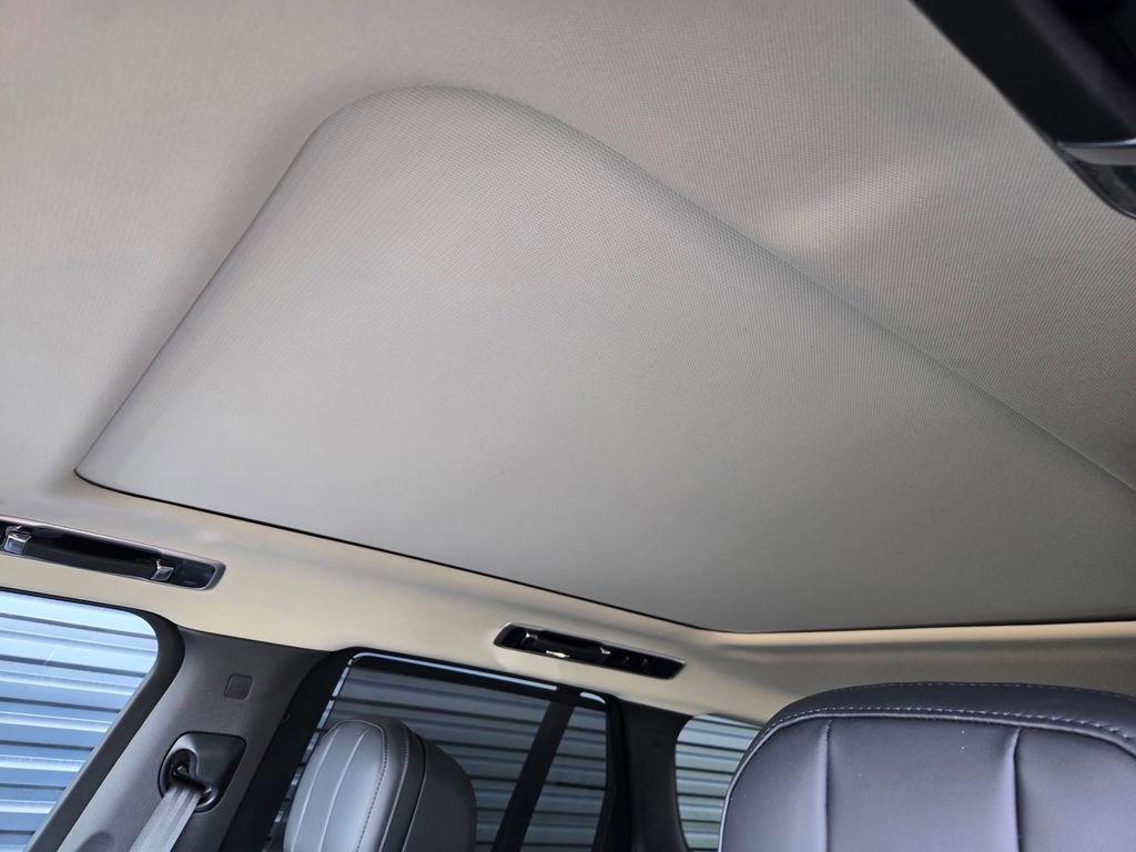 New 2026 Land Rover Range Rover SE image 13