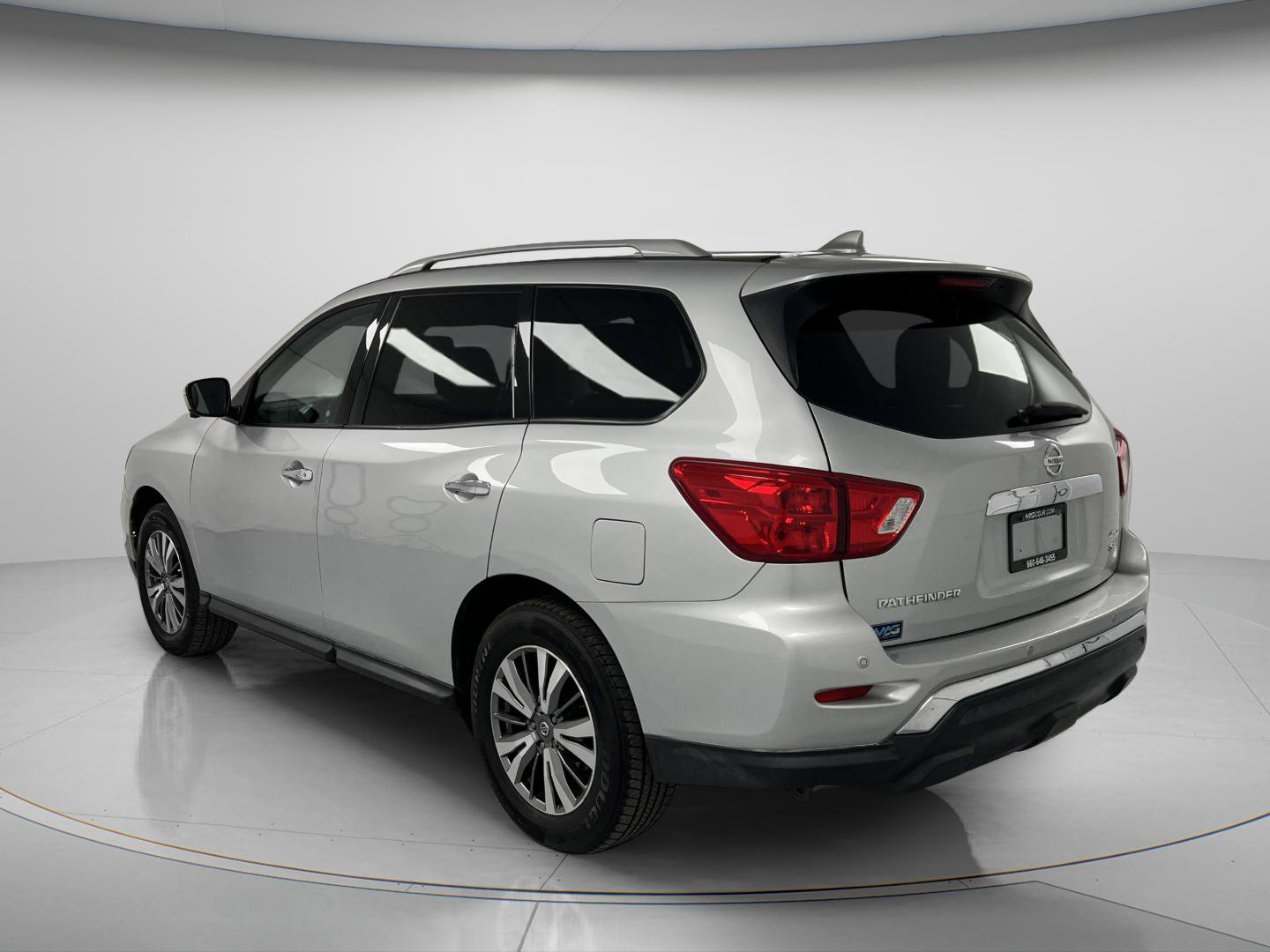 Used 2019 Nissan Pathfinder SL AWD/4WD image 7