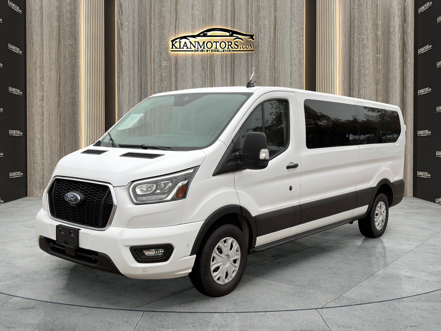 Used 2023 Ford Transit 350 XLT image 3