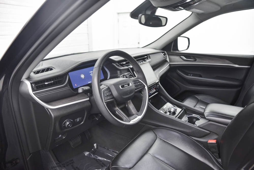 Used 2024 Jeep Grand Cherokee Limited image 18