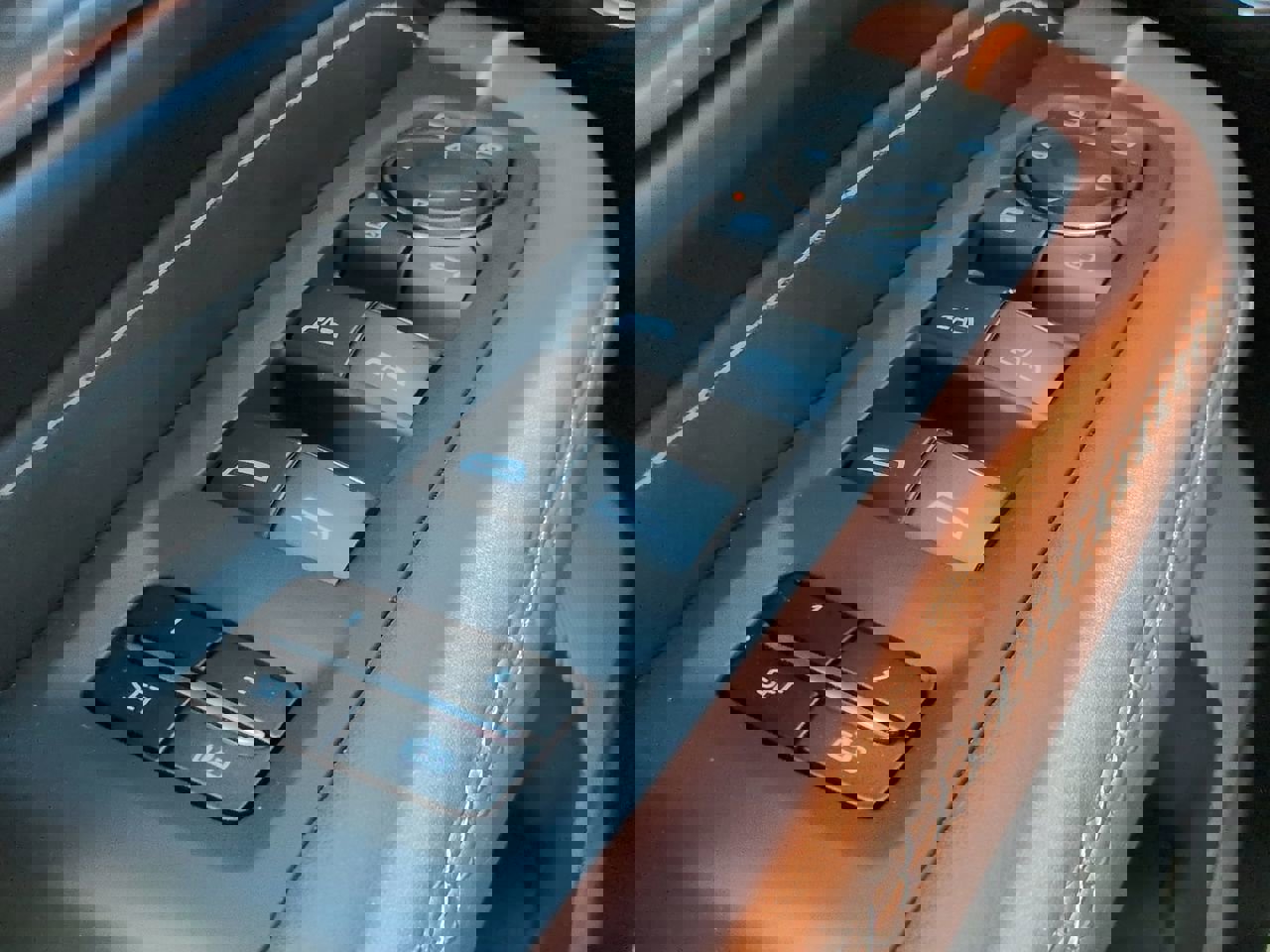 Used 2023 GMC Yukon Denali Ultimate image 26