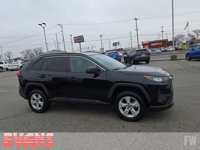 Used 2021 Toyota RAV4 LE image 2