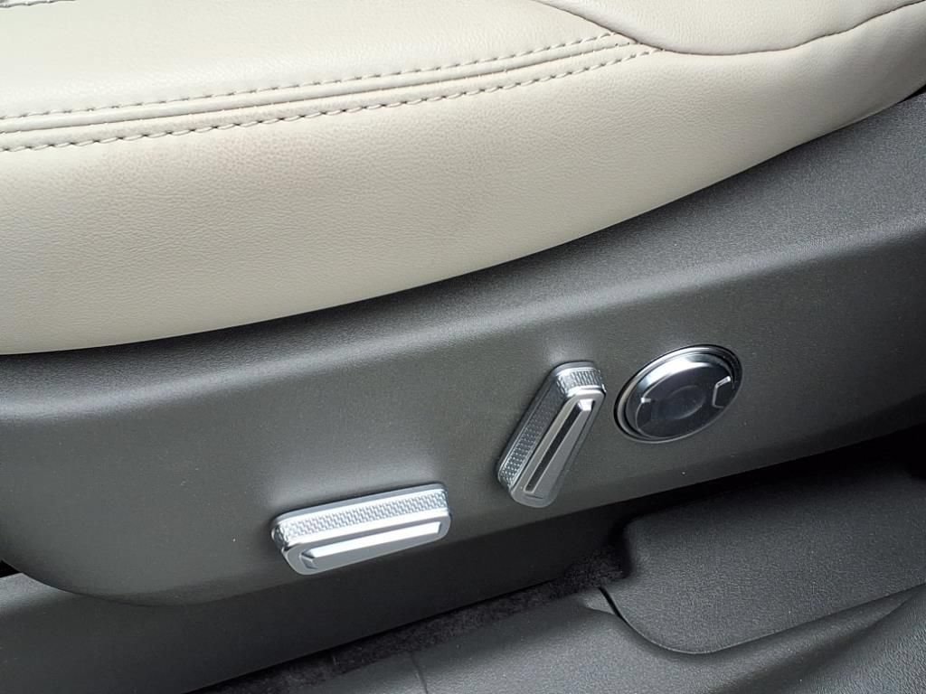 New 2025 Lincoln Nautilus Reserve w/ Jet Appearance Package AWD/4WD image 16
