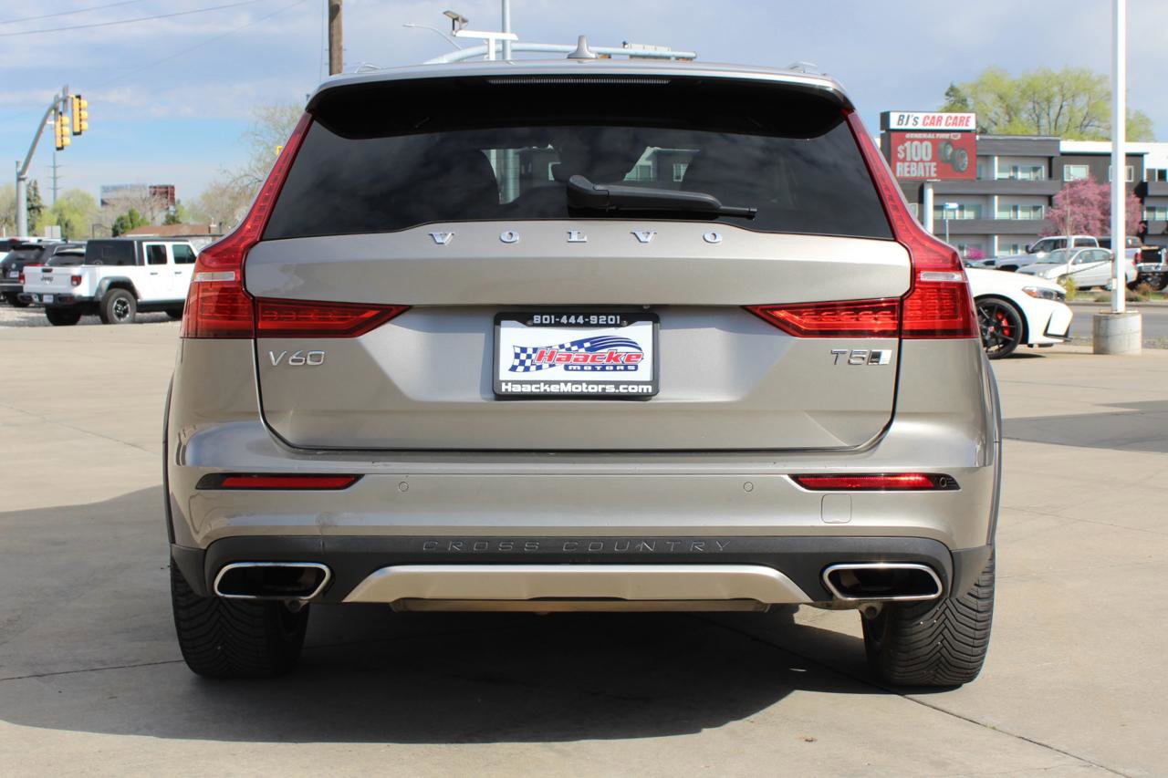 Used 2020 Volvo V60 T5 Cross Country image 36