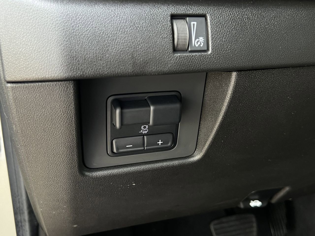 Used 2024 Chevrolet Colorado ZR2 w/ Technology Package AWD/4WD image 15