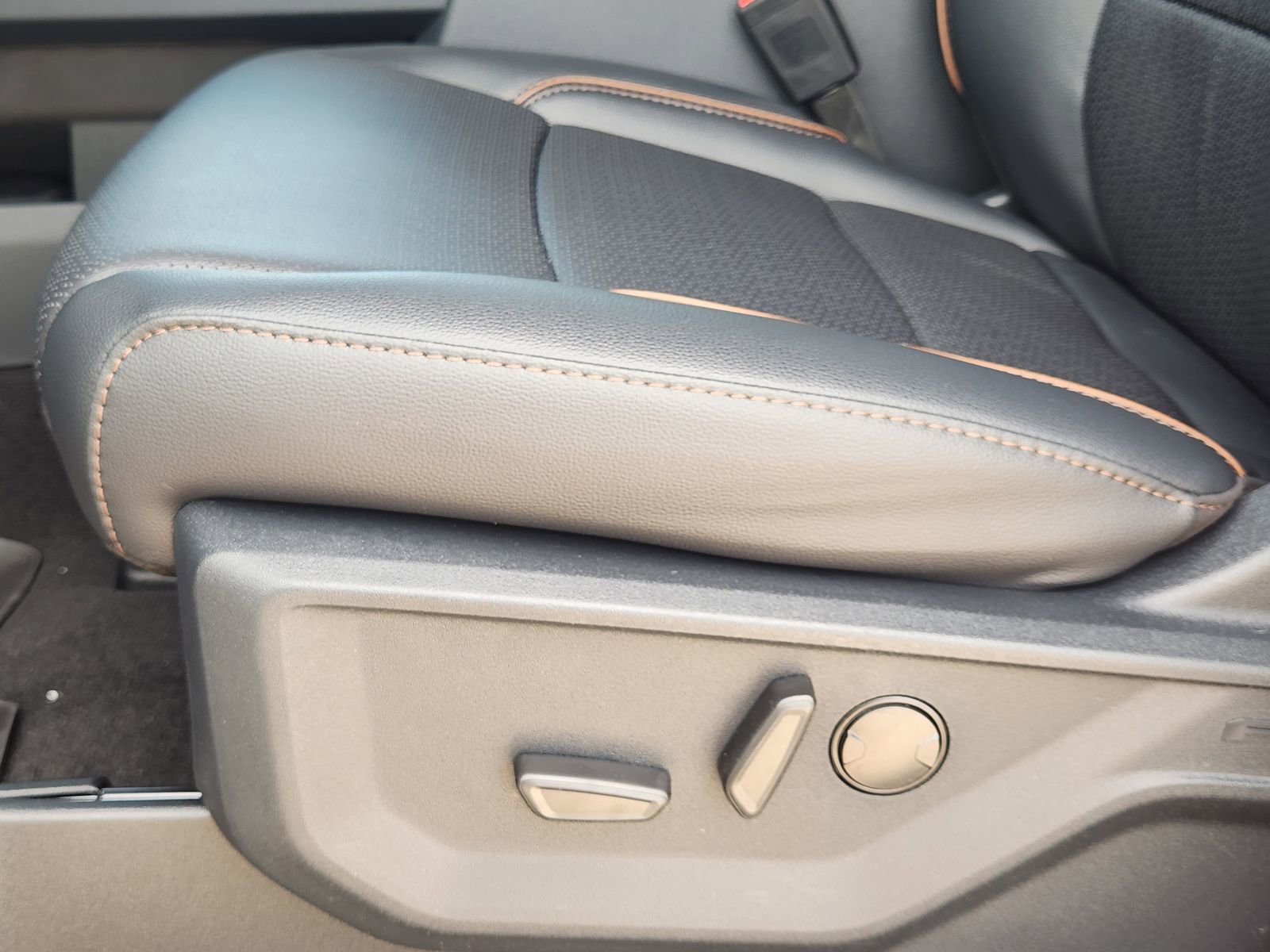 New 2026 Ford F250 Lariat w/ Tremor Off-Road Package image 23