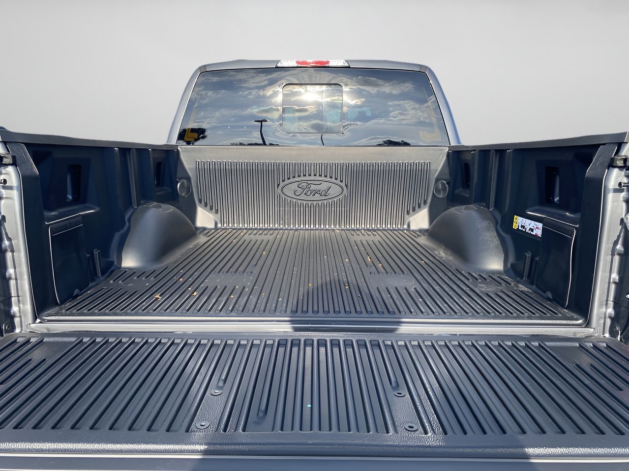 Used 2025 Ford F150 Lariat w/ Equipment Group 501A Mid image 8