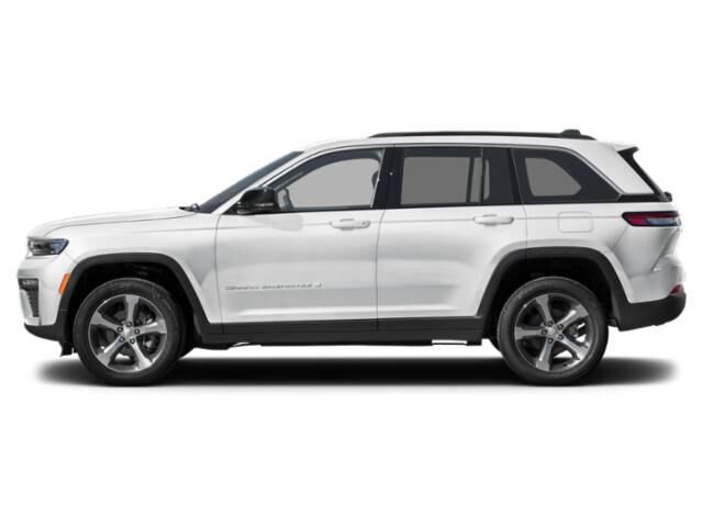New 2027 Jeep Grand Cherokee Laredo RWD image 2