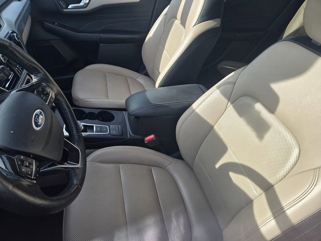 Used 2021 Ford Escape SEL image 4