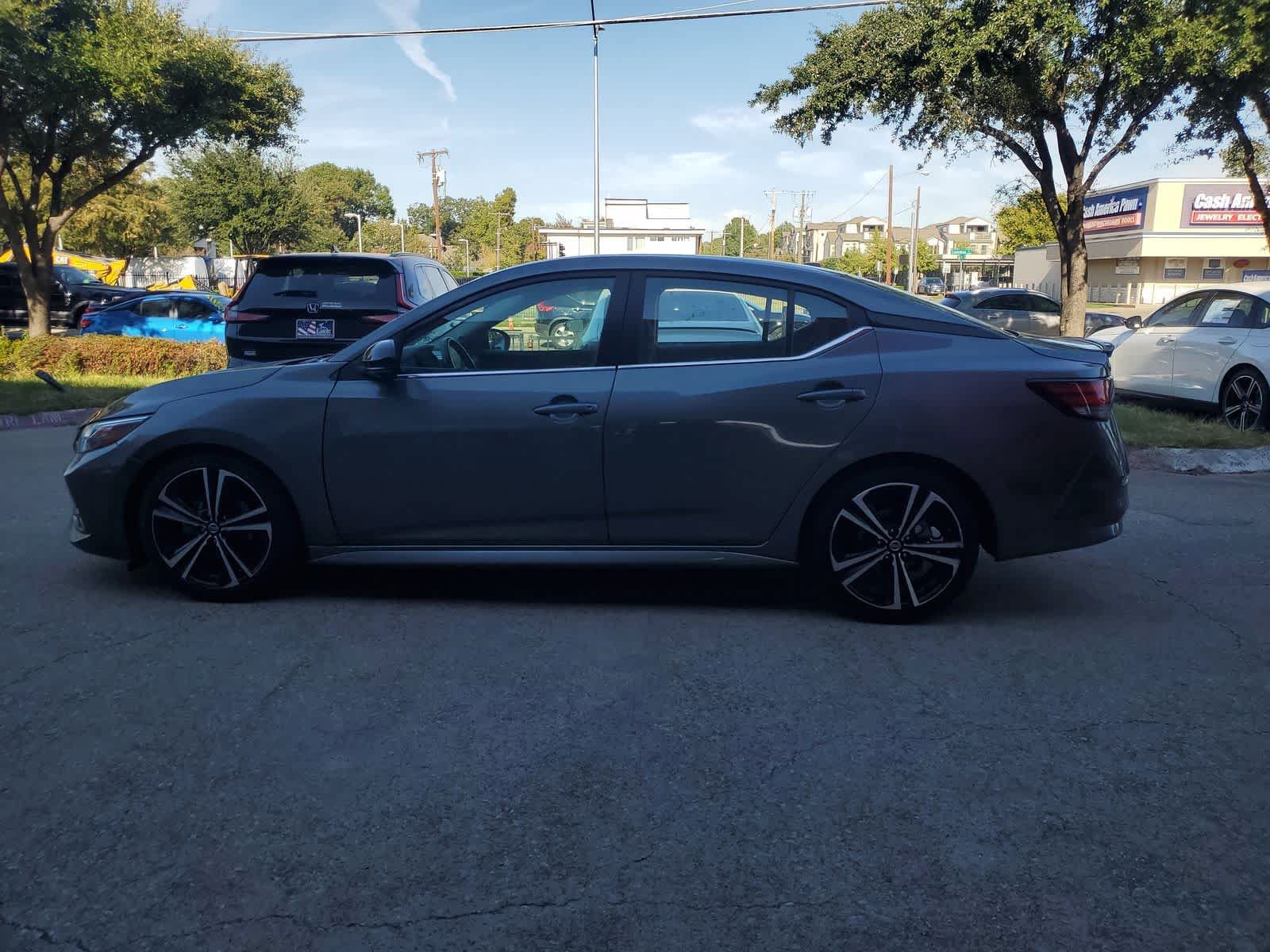 Used 2023 Nissan Sentra SR w/ Electronics Package FWD image 3