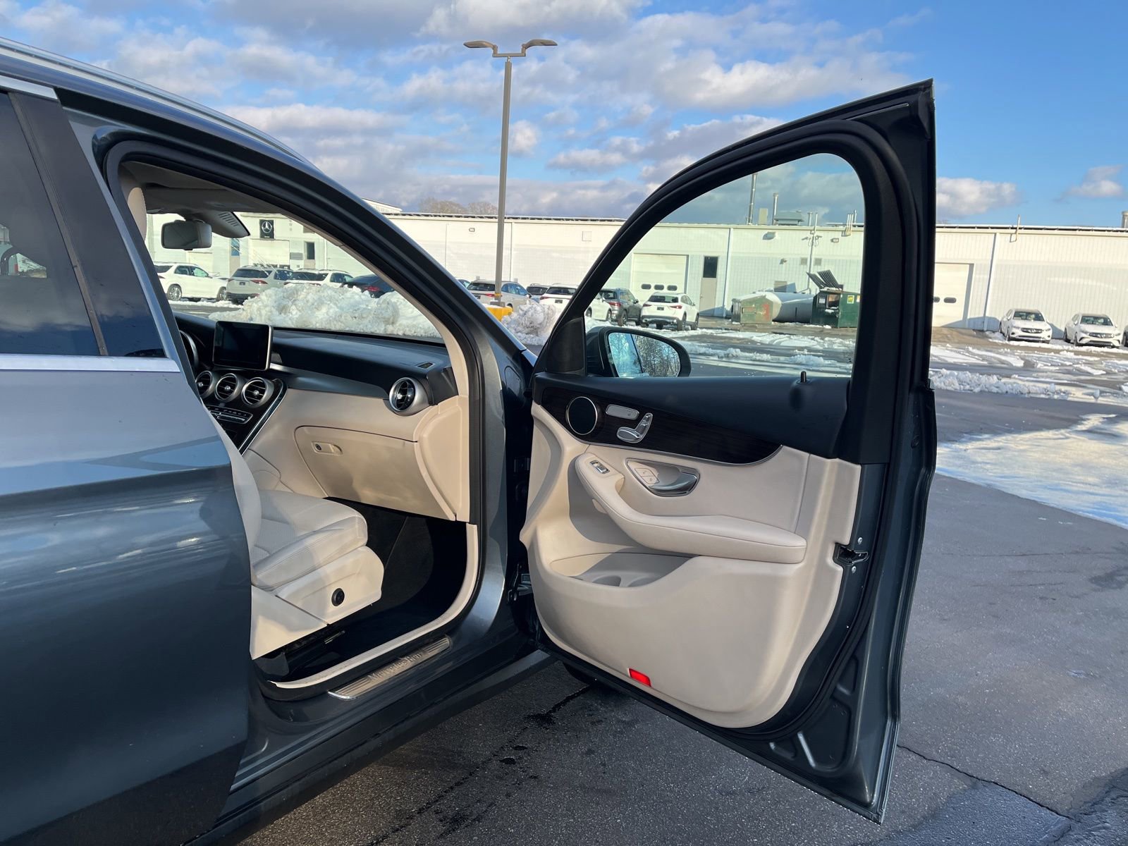 Used 2019 Mercedes-Benz GLC 300 4MATIC image 19