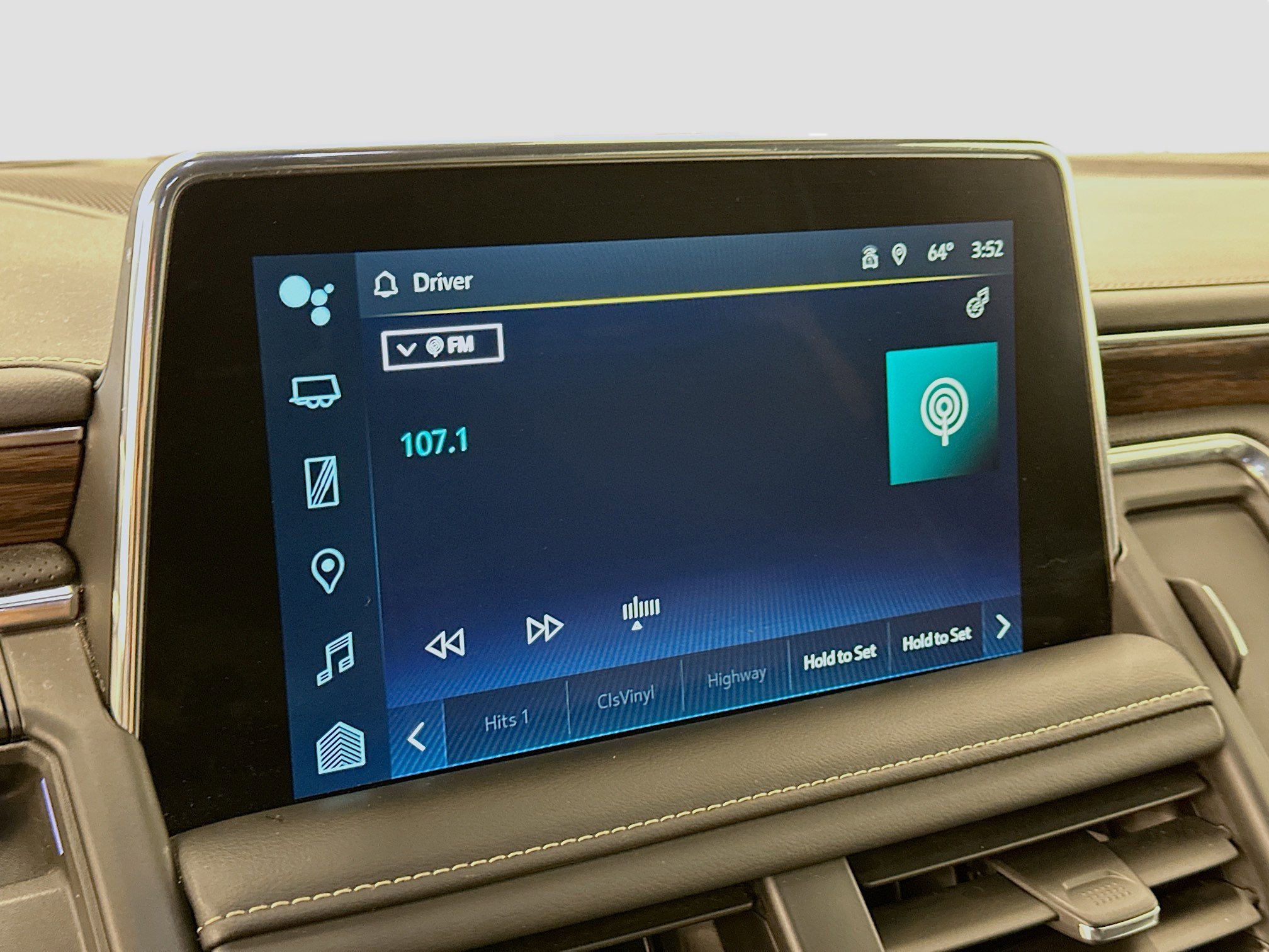 Used 2024 Chevrolet Suburban Premier image 21