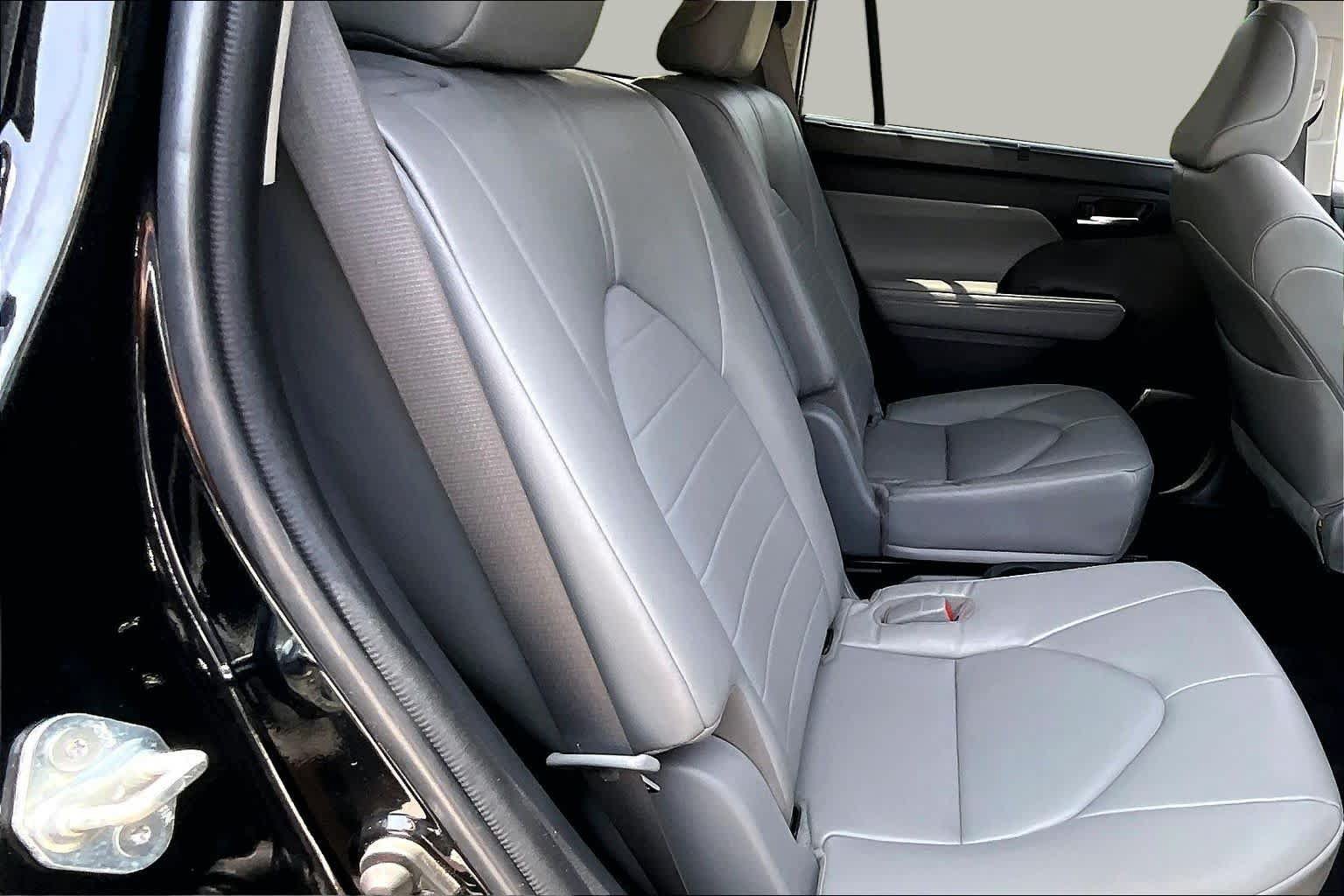 Used 2023 Toyota Highlander XLE AWD/4WD image 21