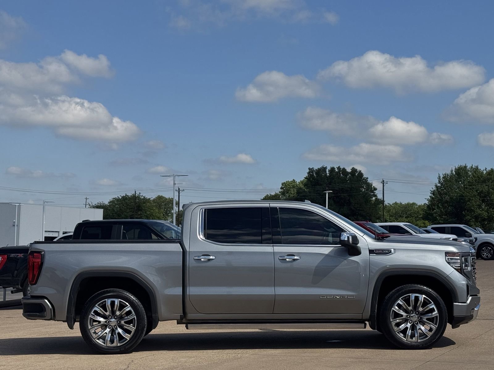 Used 2023 GMC Sierra 1500 Denali w/ Denali Reserve Package AWD/4WD image 3