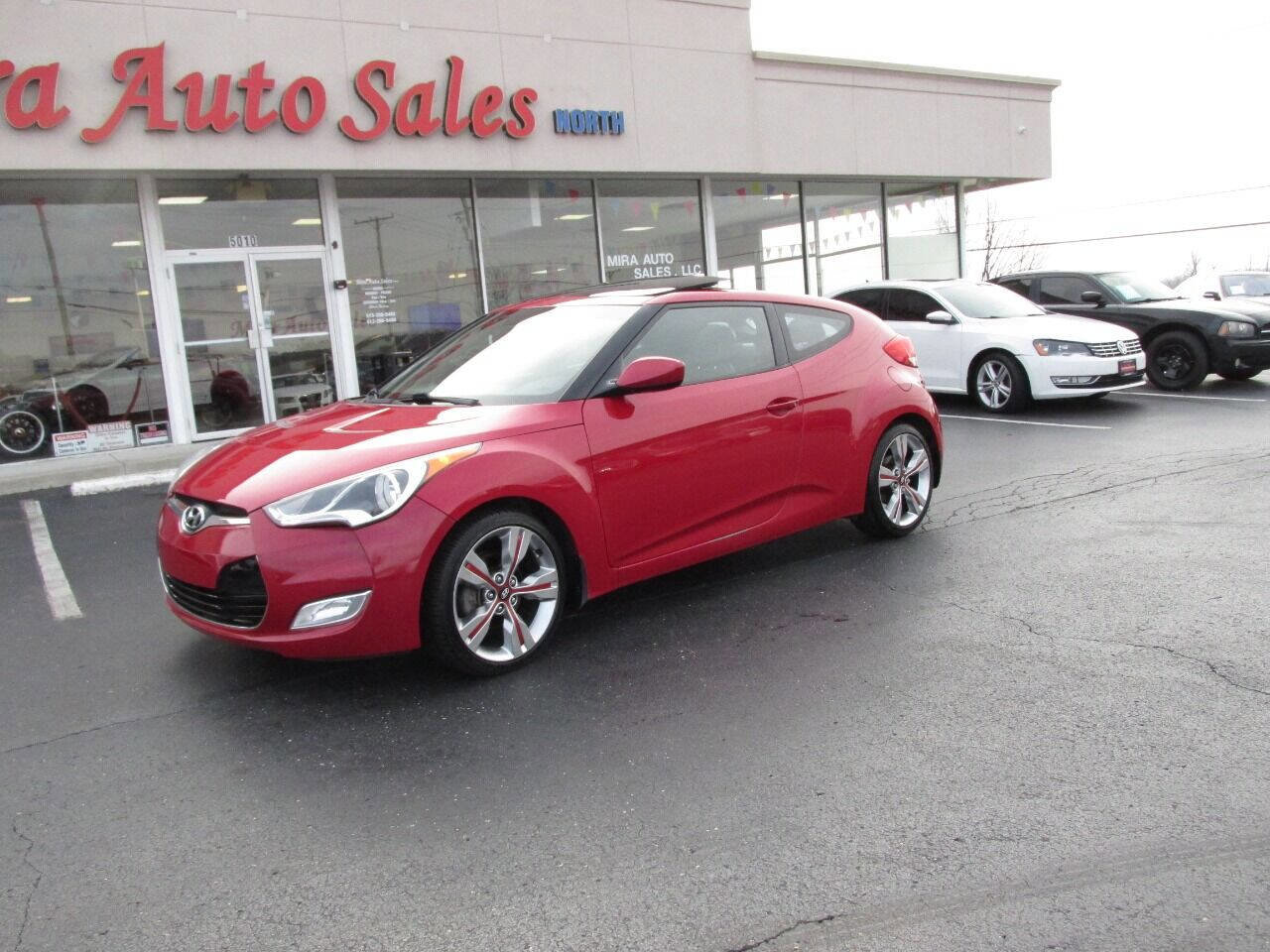Used 2013 Hyundai Veloster w/ Style Pkg image 3