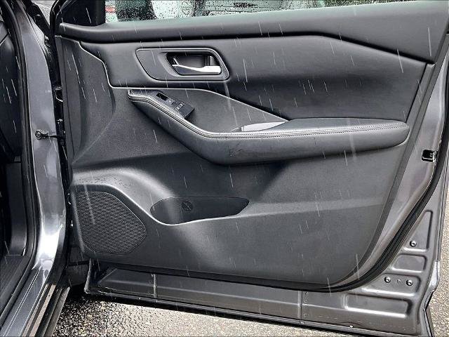 Certified 2025 Nissan Rogue SV AWD/4WD image 12