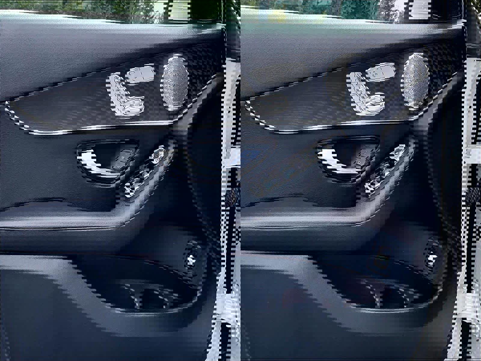 Used 2017 Mercedes-Benz GLC 300 4MATIC image 9