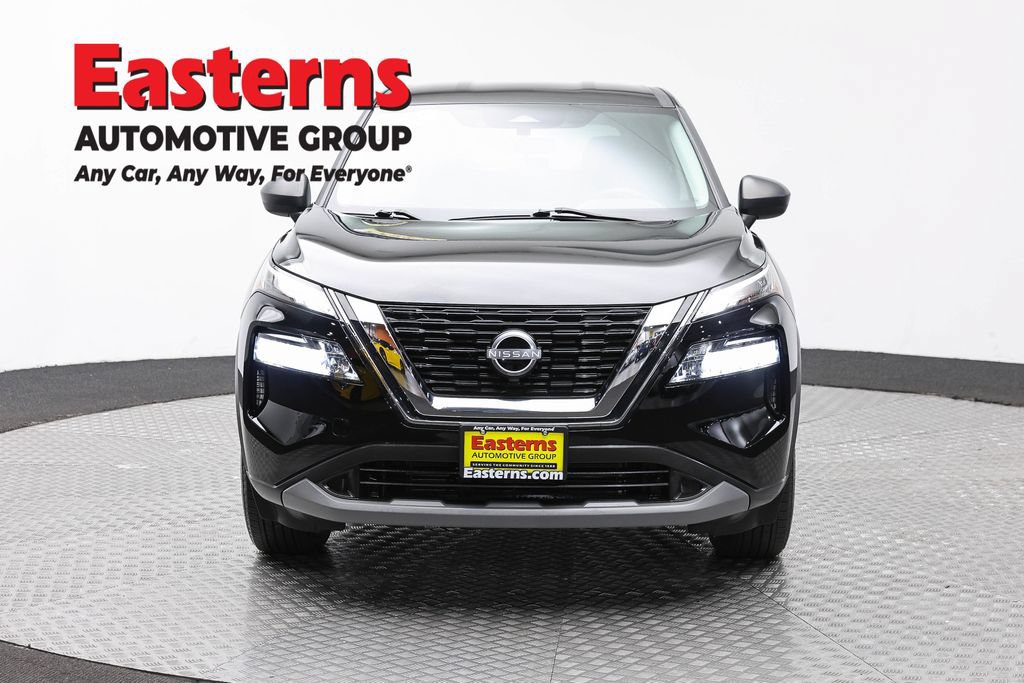 Used 2023 Nissan Rogue S AWD/4WD image 2