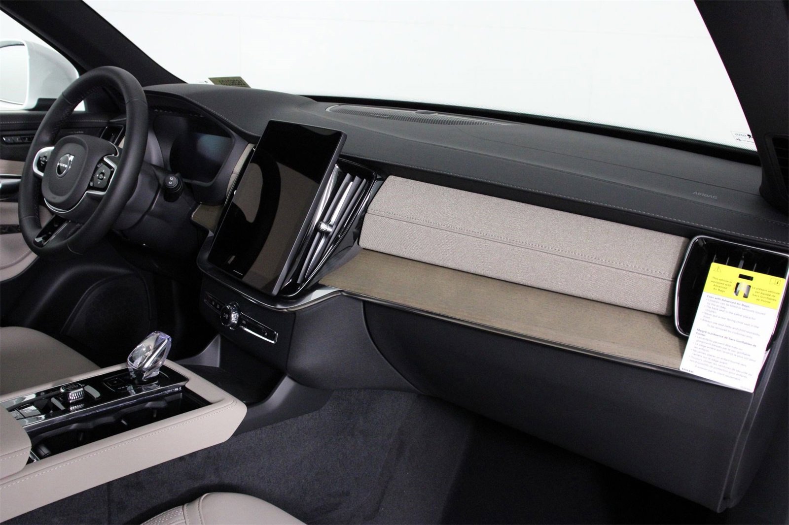 New 2026 Volvo XC90 T8 Plus image 9