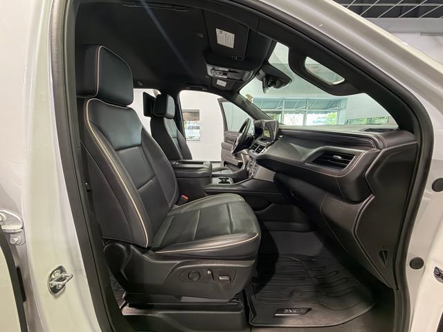 Used 2024 GMC Yukon SLT w/ SLT Luxury Package AWD/4WD image 13