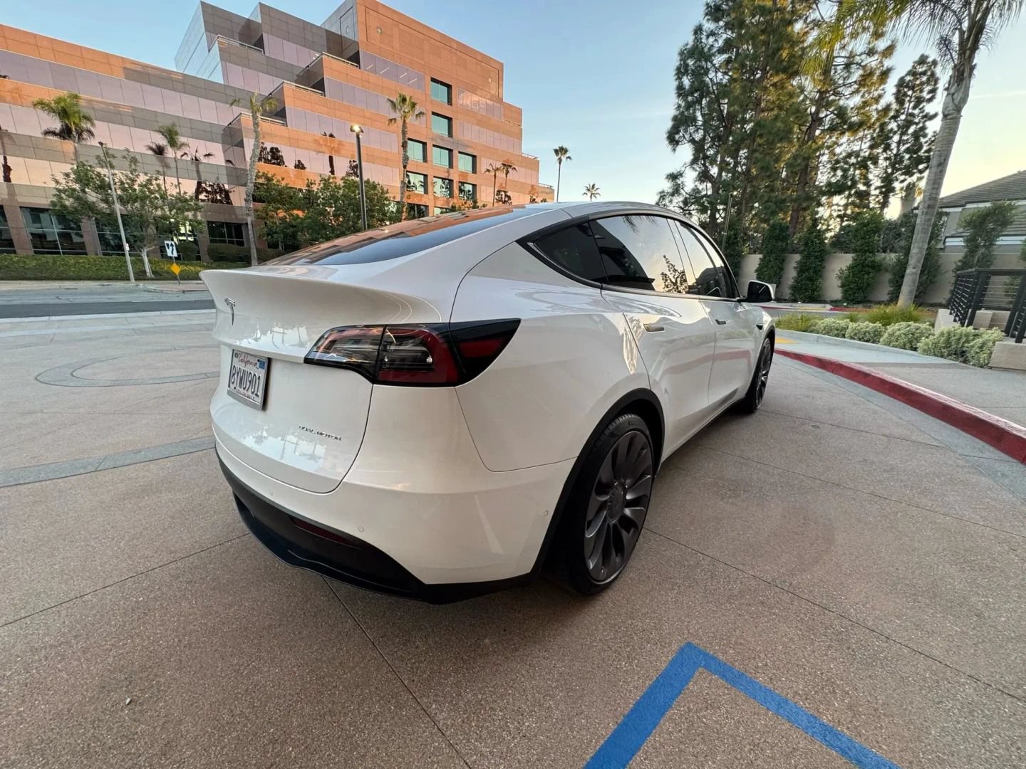 Used 2022 Tesla Model Y Performance AWD/4WD image 8